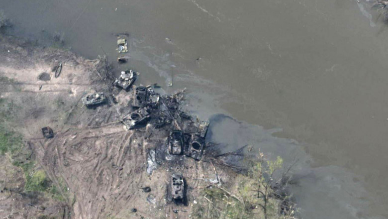Imaginile dezastrului: Ruşii au suferit pierderi grele după trei încercări eşuate de forţare a unui râu strategic în Donbas