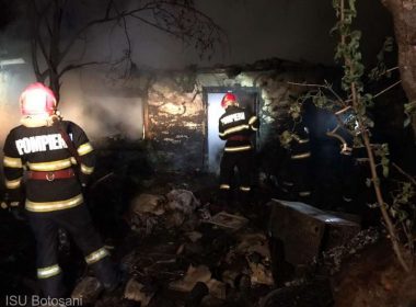 O casă a fost complet distrusă în urma unui incendiu la Broscăuţi