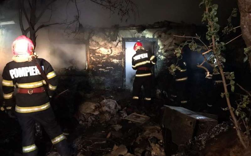 O casă a fost complet distrusă în urma unui incendiu la Broscăuţi