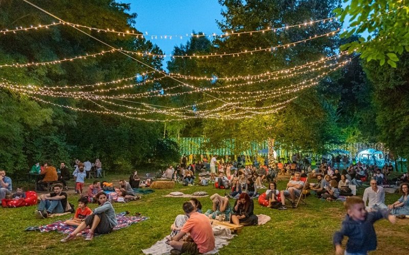 Weekend Sessions - 150 de artişti independenţi şi antreprenori locali participă la picnicurile culturale care încep din mai în Grădina Botanică