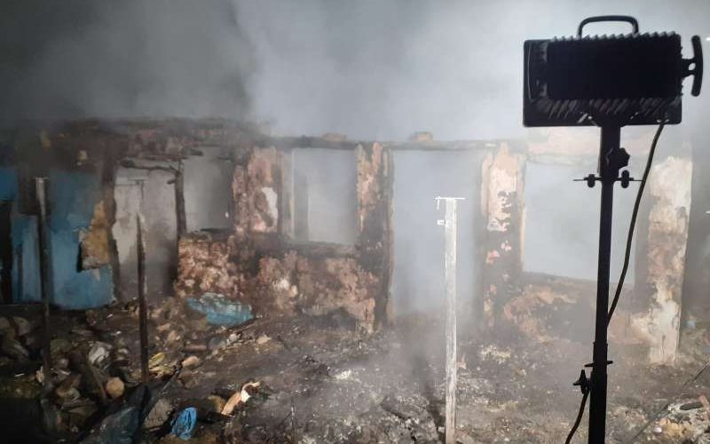 O femeie a murit într-un incendiu care i-a cuprins locuinţa, în comuna Bogdăneşti
