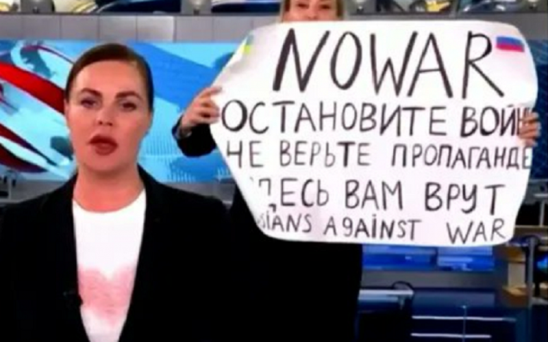 Probleme în plan personal pentru jurnalista rusă care a protestat în direct la TV: fostul soţ o dă în judecată şi ameninţă că va obţine custodia copiilor