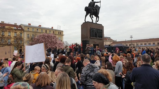 Mii de persoane au manifestat la Zagreb pentru dreptul femeilor la sănătate