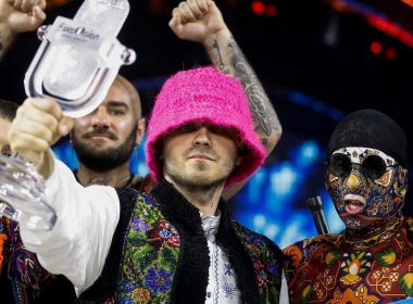 Căştigătorii Eurovision şi-au vândut trofeul
