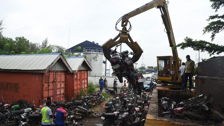 Oraşul care a confiscat şi a distrus mii de motociclete folosite pe post de taxi