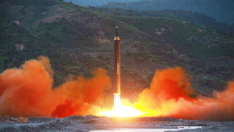 Coreea de Nord a lansat 8 rachete într-o oră, la o zi după ce SUA şi Coreea de Sud au avut exerciţii militare comune￼