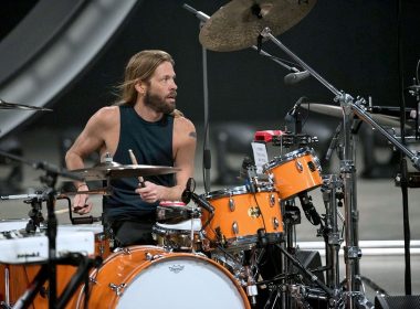 Foo Fighters va susţine două concerte în memoria toboşarului Taylor Hawkins