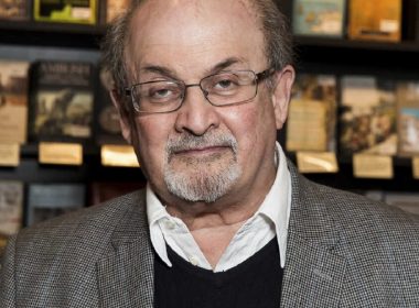 Salman Rushdie, scos de pe ventilator
