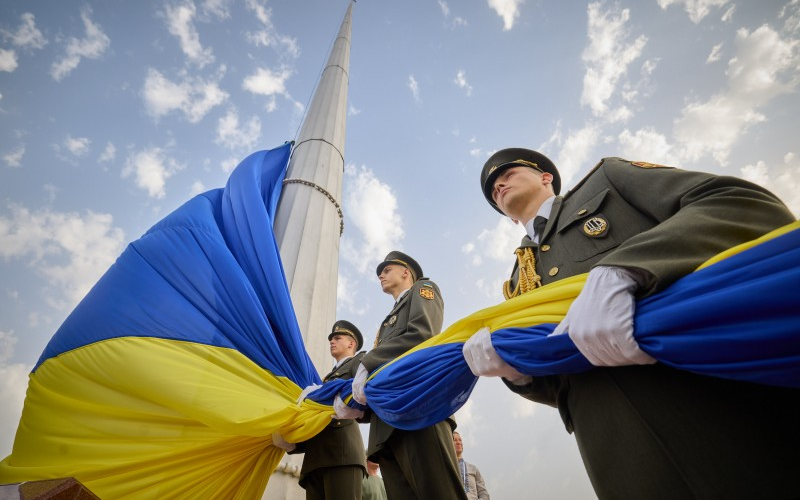 Ucraina  sărbătoreşte ziua drapelului naţional