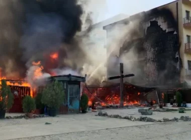 Anchetă după incendiul de la biserica din Constanţa
