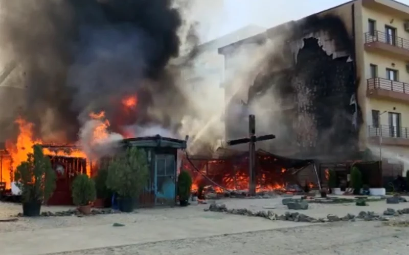Anchetă după incendiul de la biserica din Constanţa