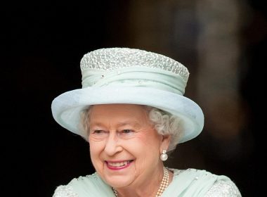 Lumea o deplânge pe Regina Elisabeta a II-a