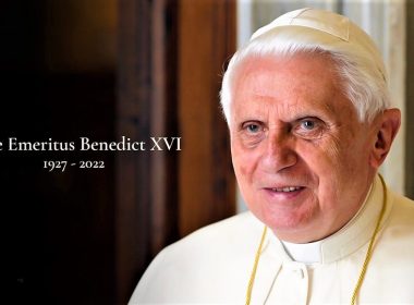 Un ultim omagiu pentru Papa Benedict