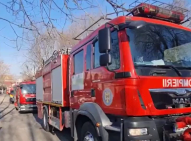 Incendiu în Bucureşti. Bloc în flăcări