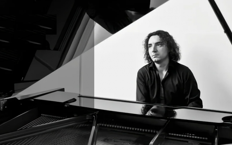 Pianistul Bogdan Ota umple sălile de concert